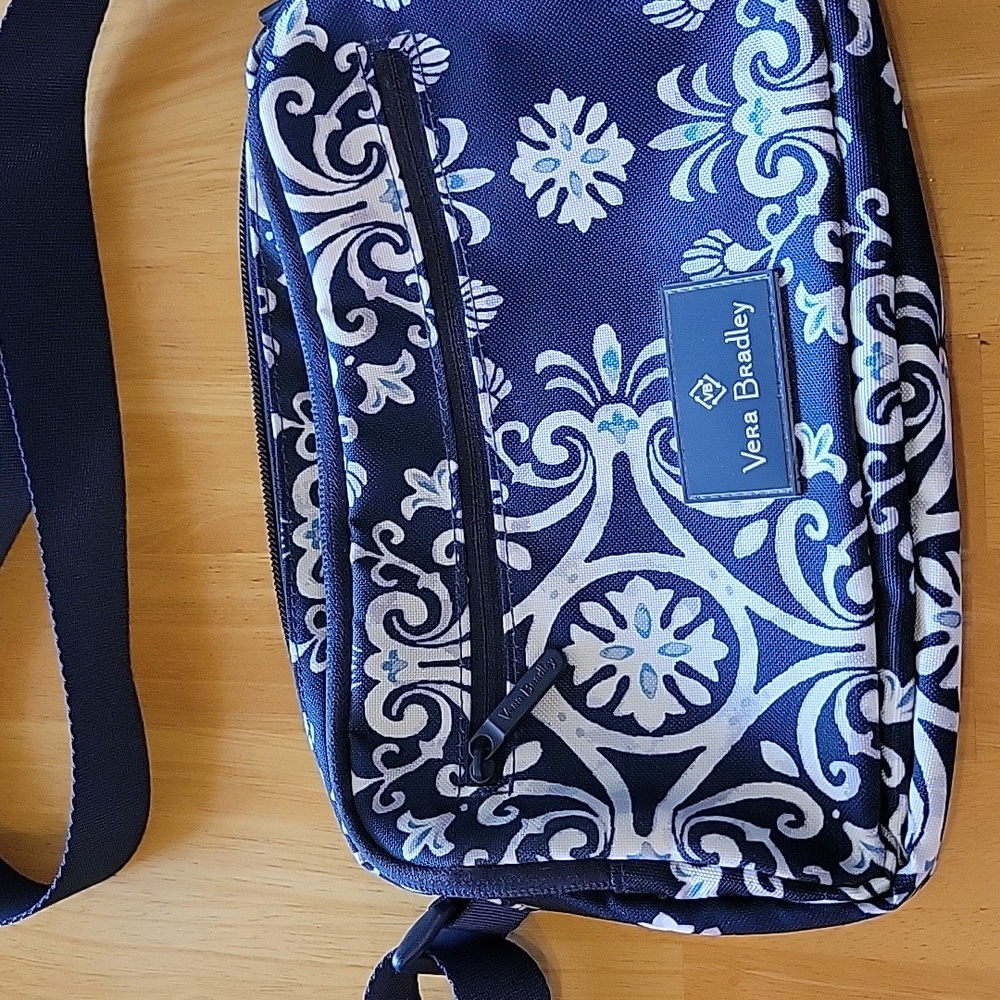 Ladies Vera Bradley crossbody handbag